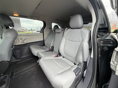 2022 Toyota Sienna XLE 8 Passenger