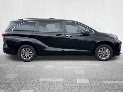 2022 Toyota Sienna XLE 8 Passenger