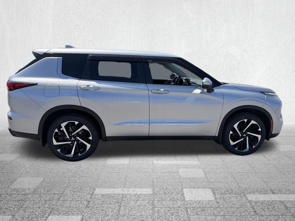 2022 Mitsubishi Outlander ES