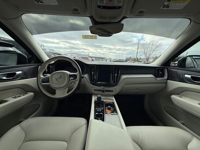 2023 Volvo XC60 B5 Plus Dark Theme