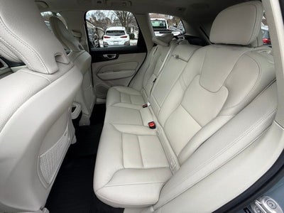 2023 Volvo XC60 B5 Plus Dark Theme