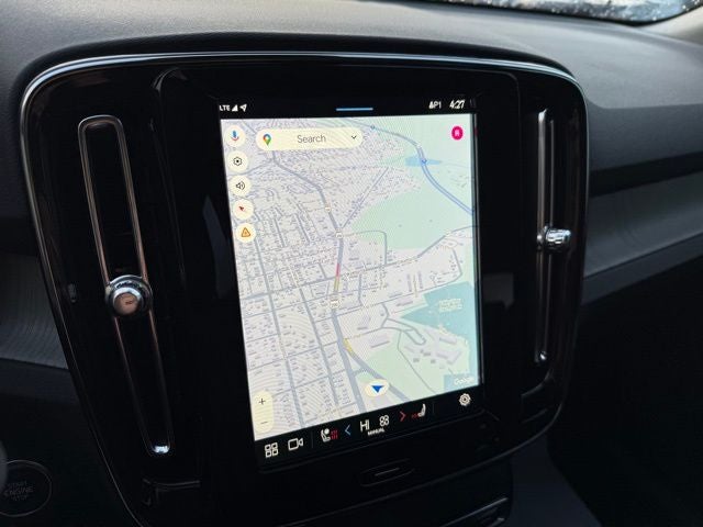 2025 Volvo XC40 B5 Ultra Dark Theme