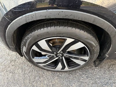 2025 Volvo XC40 B5 Ultra Dark Theme